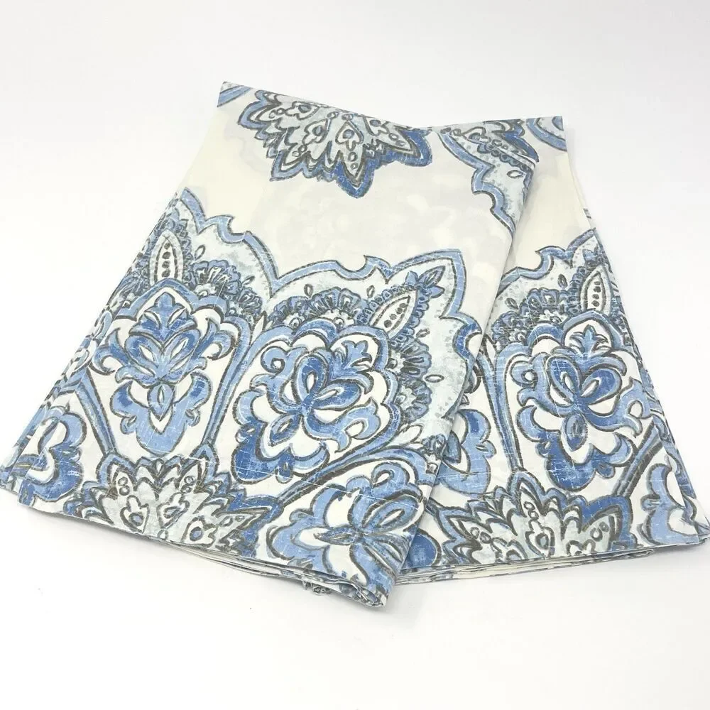 Pottery Barn BRITT MEDALLION standard shams 20x26” BLUE White Cotton Set Of 2